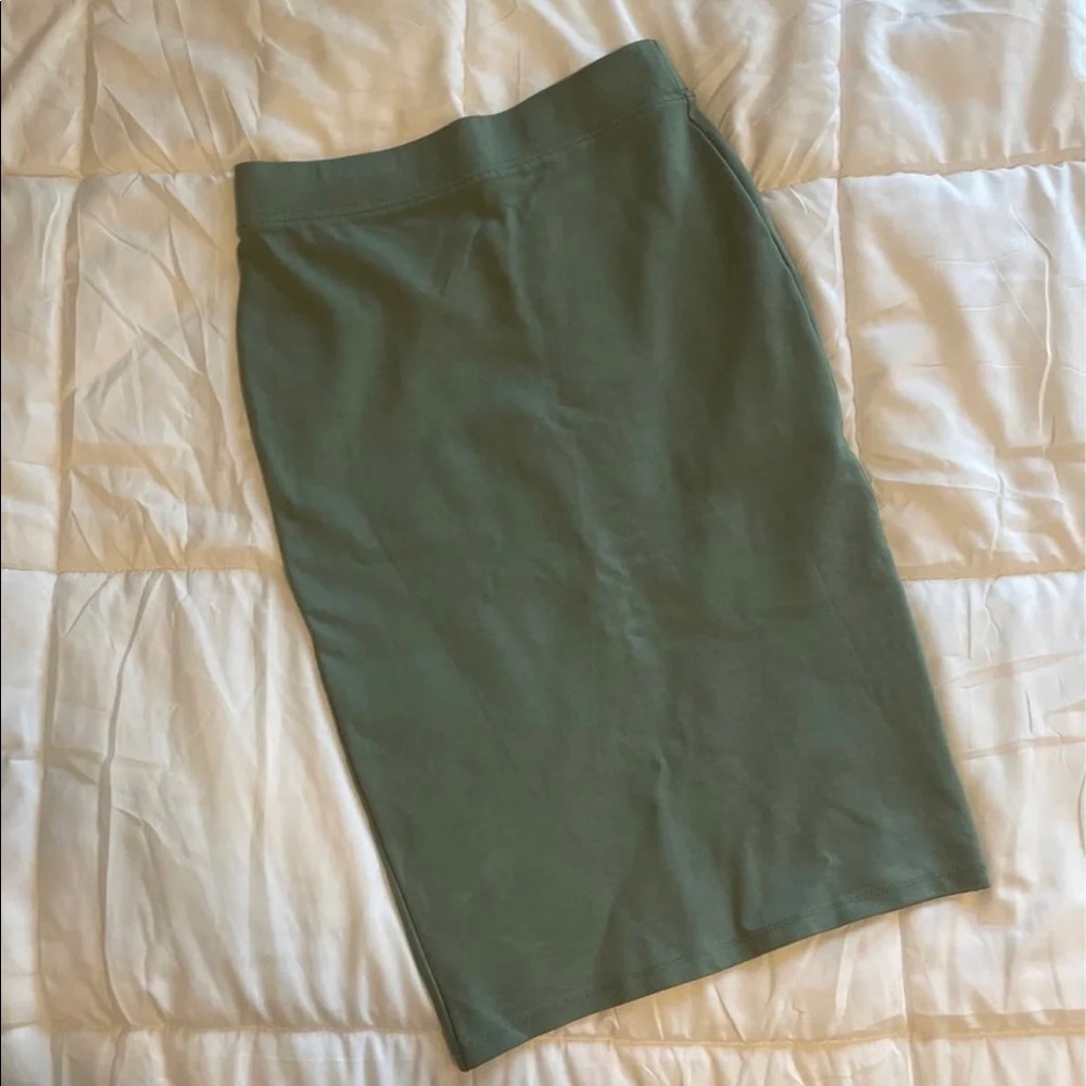 High waisted pencil skirt